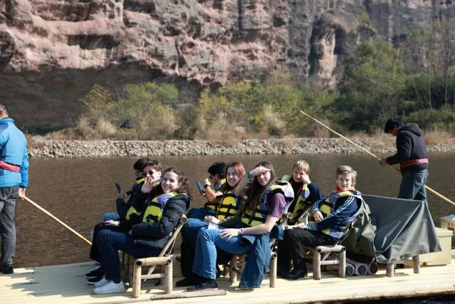 当“古典音符”遇见“丹霞仙境”：德国汉诺威交响乐团今日打卡龙虎山！