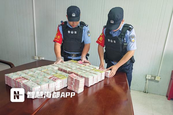 两男子拖400万现金坐动车被查