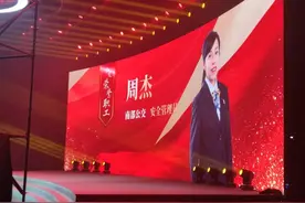 重庆巴南区：安全管理不含糊 她获评公交荣誉职工称号图片