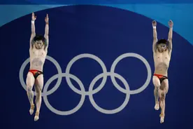 “左手拿金牌，右手拿个麦” 奥运冠军龙道一的跳水与音乐故事图片