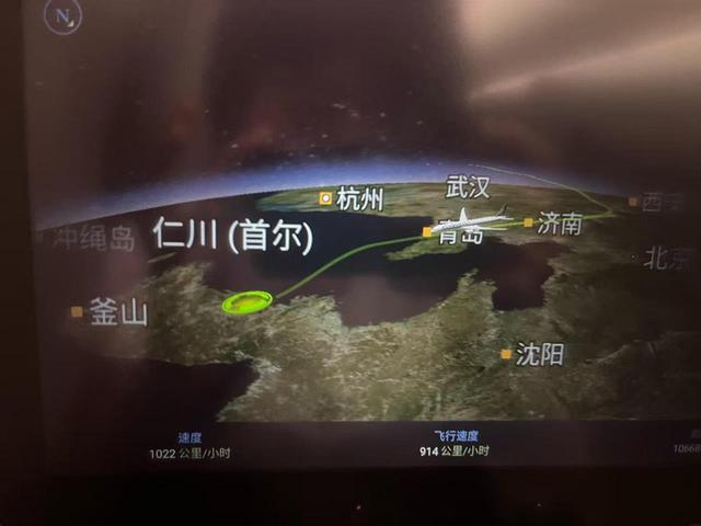新加坡飞北京航班遇暴雨紧急备降首尔，乘客在飞机上滞留10小时，还收到韩国网红零食