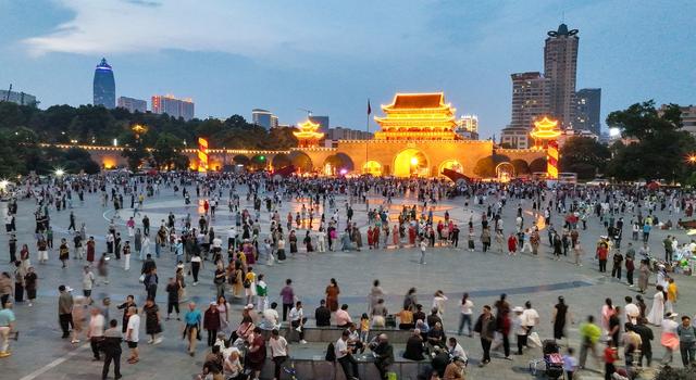 珠江源头 旅居曲靖：探寻19.7℃的夏日幸福密码