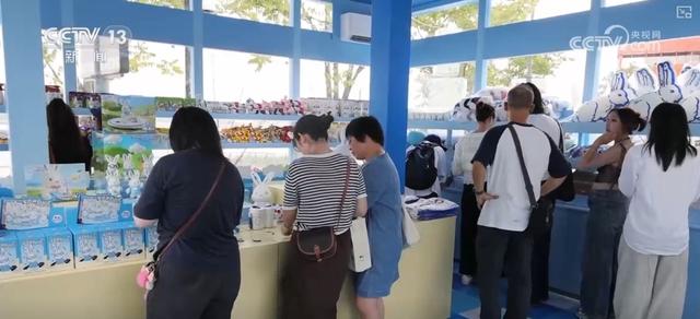 “文旅+非遗+科技+电影+生态”吸引游客纷至沓来 特色资源激活火热消费新场景