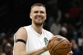 绿军官方：波尔津吉斯进入康复下一阶段 下放至发展联盟进行训练图片