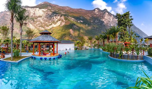 百车河温泉：山水为幕，温泉如诗