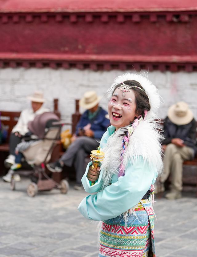 新华全媒+·匠心记 | 自治区周年庆系列之传统藏装：雪域儿女之大美