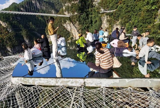 “秋假”遇上“宠客季” 巴山大峡谷迎来“深度游”热潮