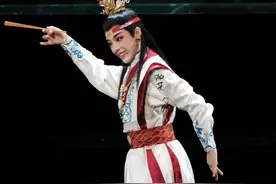 越剧《我的大观园》今晚满堂彩，编剧罗怀臻说陈丽君的表现是越剧艺术代际传承的象征图片