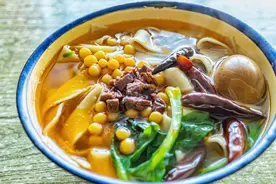 马上评丨“石家庄安徽板面”是乡愁，更是撞色中的融合图片