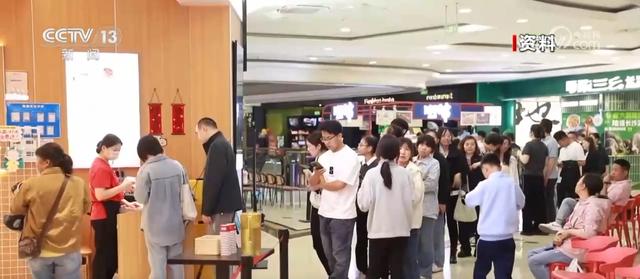 一场业余球赛凭什么掀起万亿元消费狂潮？赛场之外找到答案