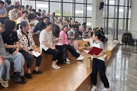 浙江德清县新市镇“健康直通车”开进工会驿站图片