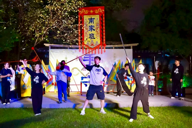 双节同庆，一见倾“秦” | dou来看戏！“秦淮有戏”等你来玩→