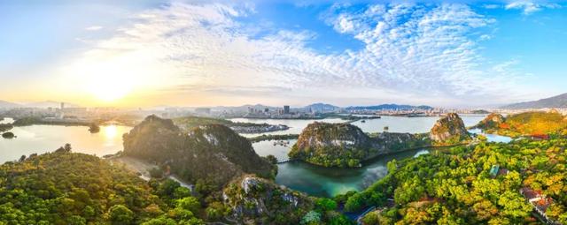 扛锄头、踏星光，他们一担一担“担”出星湖好风光