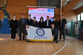 大学师生走进中学，宣讲国家安全图片