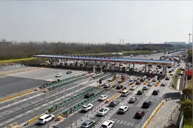 上海G40崇明方向连接段又“红”了！明天将迎出行车流最高峰，这类车辆限行图片