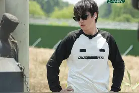 《种地吧2》何浩楠把种地星球端了，李昊二提敞篷收割机图片