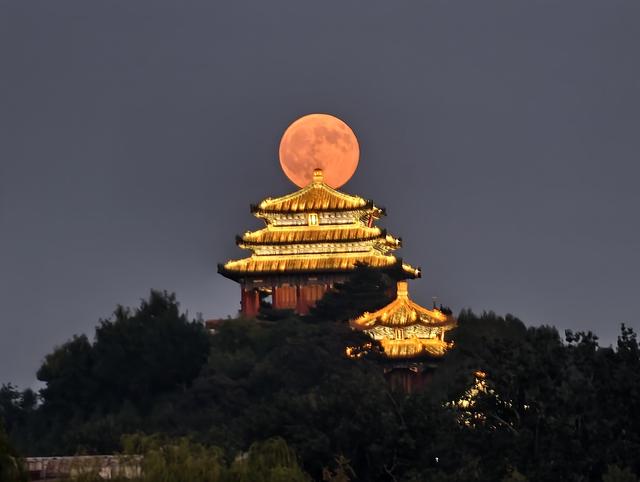 十五的月亮十六圆，一轮圆月装扮绝美京城夜景