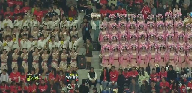 “川超”绵阳主场把足球赛办成演唱会