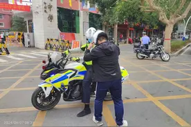 聊城：考生忘带准考证 交警助力取证“赶考”图片