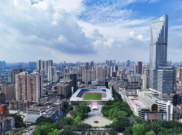 广州越秀：红砖墙守护历史 老骑楼中医飘香