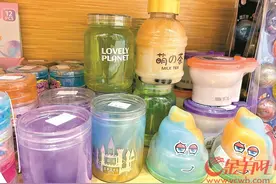 广州校门口超市“假水”玩具畅销 部分产品或含硼砂图片