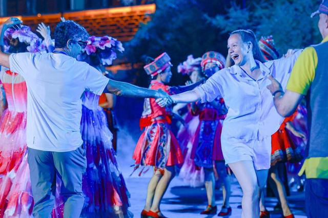 与故宫、长城同台领奖，这座长满国际游客的古镇拥有怎样的“出海密码”？