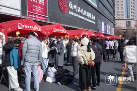 用一杯奶茶的钱买一件冬衣！杭州这个卖场人气太旺了图片