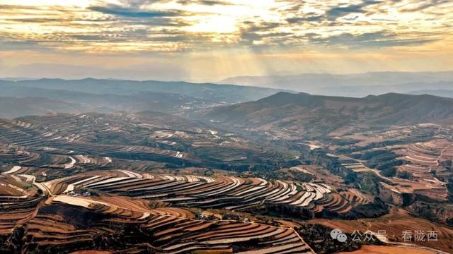 陇西渭阳乡：初冬乡野，梯田深处藏清欢