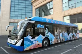 哈尔滨机场“亚冬号”摆渡车惊艳亮相图片