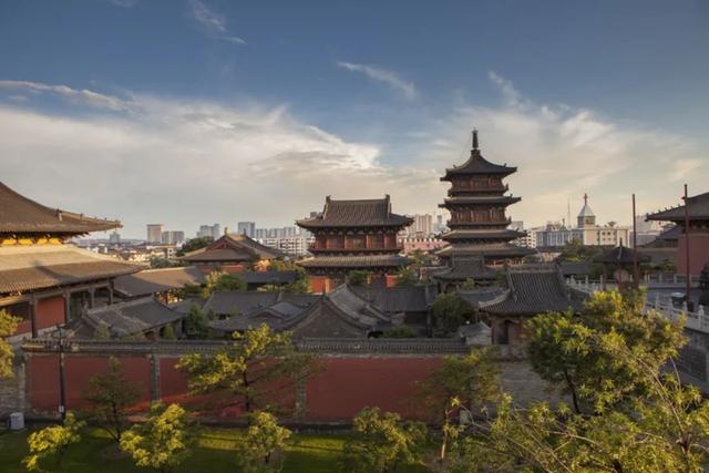 《黑神话：悟空》取景地、拥有近千年历史的大同华严寺殿墙遭游客刻字，辖区派出所：已介入调查
