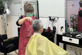 剪发25元，撤店前主动退卡，北京这家诚信理发店生意红火图片