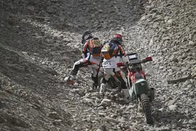 （体育）2025中国环塔国际拉力赛第一赛段赛况图片