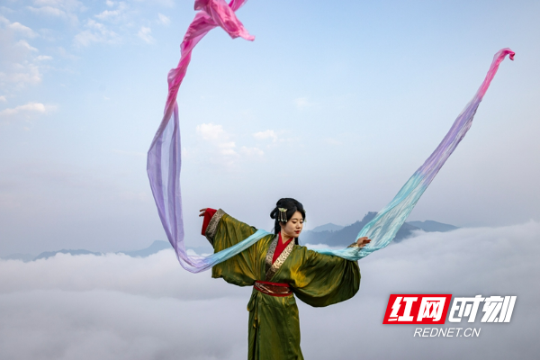 天地为卷，云海作画，洪江古商城演绎湖南版“千里江山图”