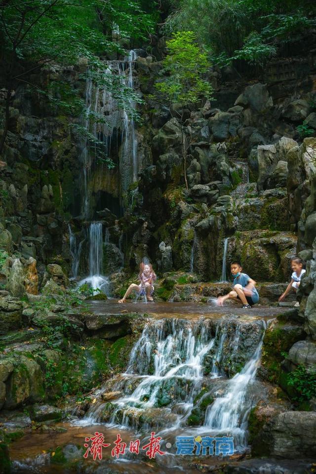 涌泉竹林景区泉竹相依，市民山间赏泉纳凉的好去处