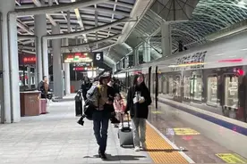 没买到票不要慌！成都动车段开行23对夜间高铁图片