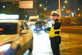 武汉长江大桥这几天不限单双号！图片