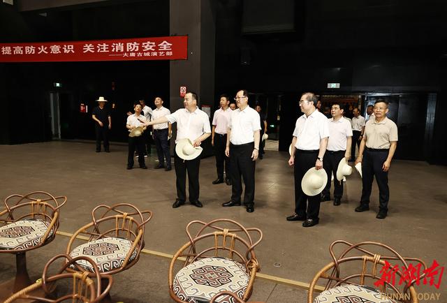 毛伟明赴张家界市调研文旅产业发展