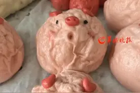 笑到打鸣！女子手作可爱猪猪包，蒸熟变“漏气皱纹猪”，“说好的……图片