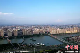 航拍福建漳州九龙江畔图片