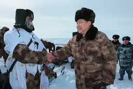 近观｜那天习主席顶风踏雪而来，暖了战士们的心图片