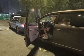 男子开着开着竟睡着了？监控还原“丢失的记忆”图片