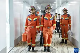 中国云南救援医疗队抵达缅甸仰光 为首支抵达的国际救援队图片