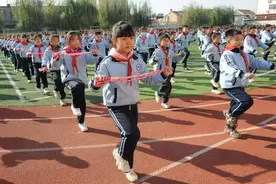 特色绳操丰富学生大课间图片