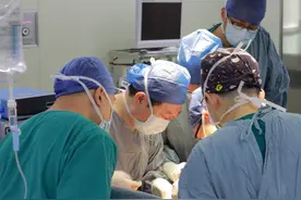 罕见基因突变引发胰腺内分泌肿瘤？贫血宝宝发现肿瘤，6岁男孩接受全胰腺切除图片