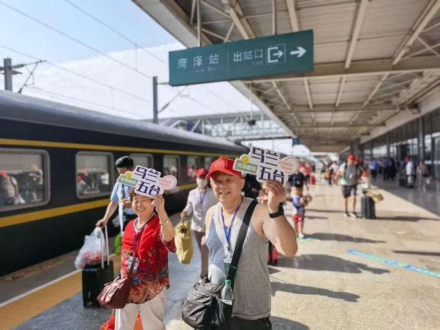 搭乘旅游专列，“花样菏泽”一路向北