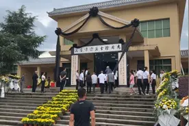 果然视频 | 全国道德模范“龚阿姨”走了，学生：化悲痛为力量图片