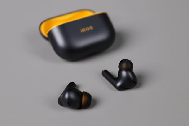 降噪王者再升级！iQOO TWS 5 评测：60dB 静界 + 48h 续航，跨生态体验拉满