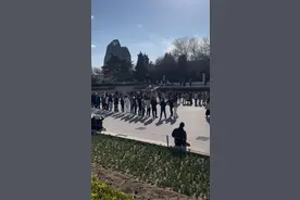 公园脱单局？这个春天，00后赶往北京公园联谊图片