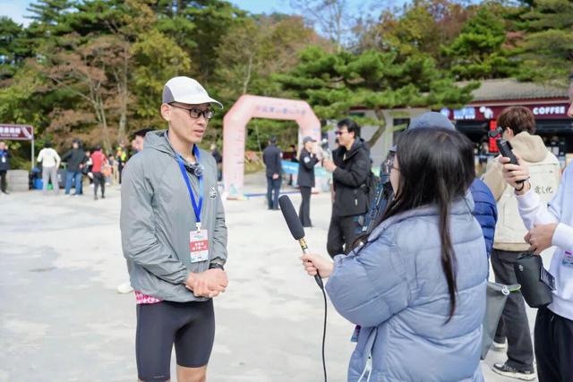 参赛选手激情攀登，工作人员实力 “护驾”——2025年第二十一届中国黄山登山大会侧记
