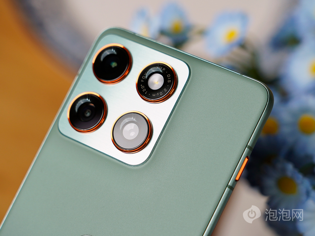 超纤薄设计，轻巧好手感 联想moto X70 Air评测